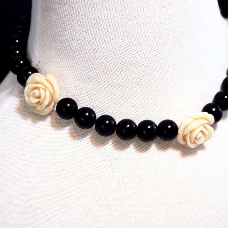 Black Pearls With Flower Ascent Necklace - Handmade